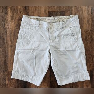 Aeropostale Women's Cream Shorts 3/4